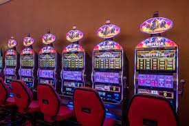 9naga login live Texas Poker table with multiple players and betting interface